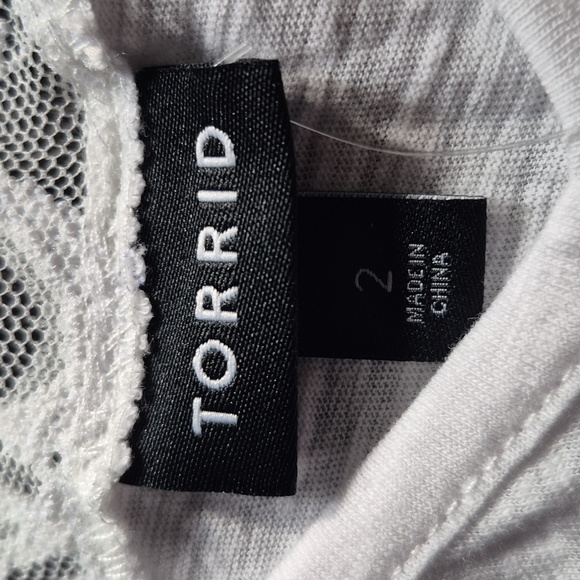 TORRID - SLEEVELESS TSHIRT - Picture 3 of 6